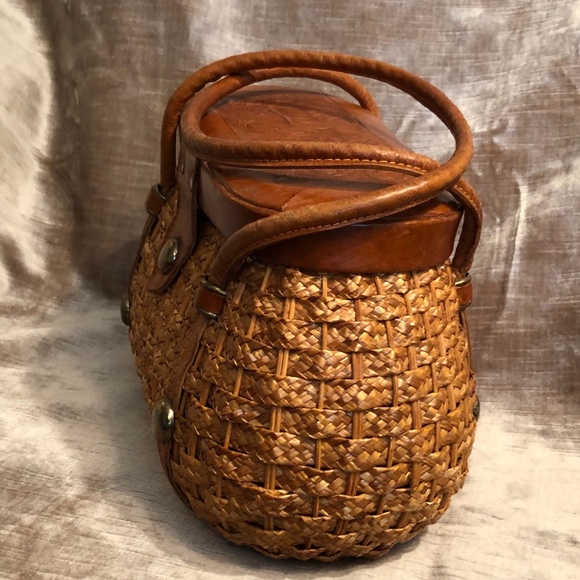 Vintage Tooled Leather Basket Purse - Picture 12 of 16